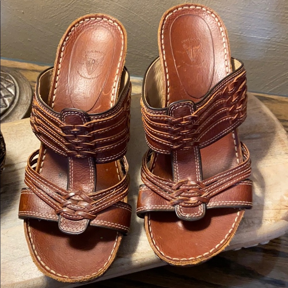 Frye - Picture 2 of 5
